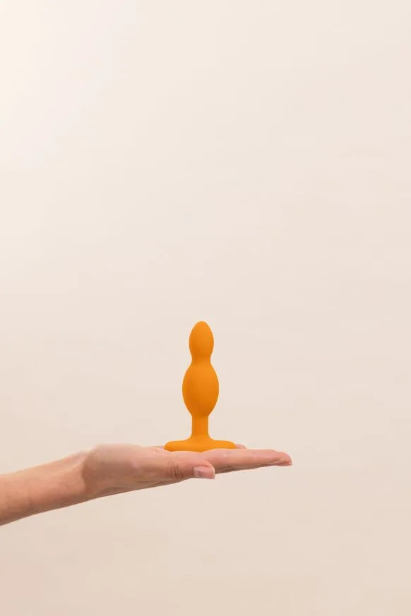 Plug anal en silicone orange ergonomique pour plaisir intime sécurisé.