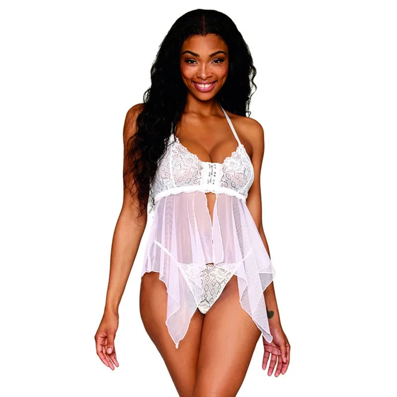 Babydoll et string en résille et dentelle blanche