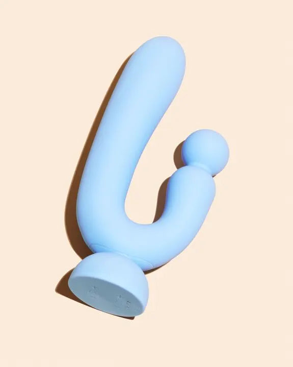 Vibromasseur ergonomique en silicone bleu ciel, waterproof et flexible pour des moments de plaisir intimes.