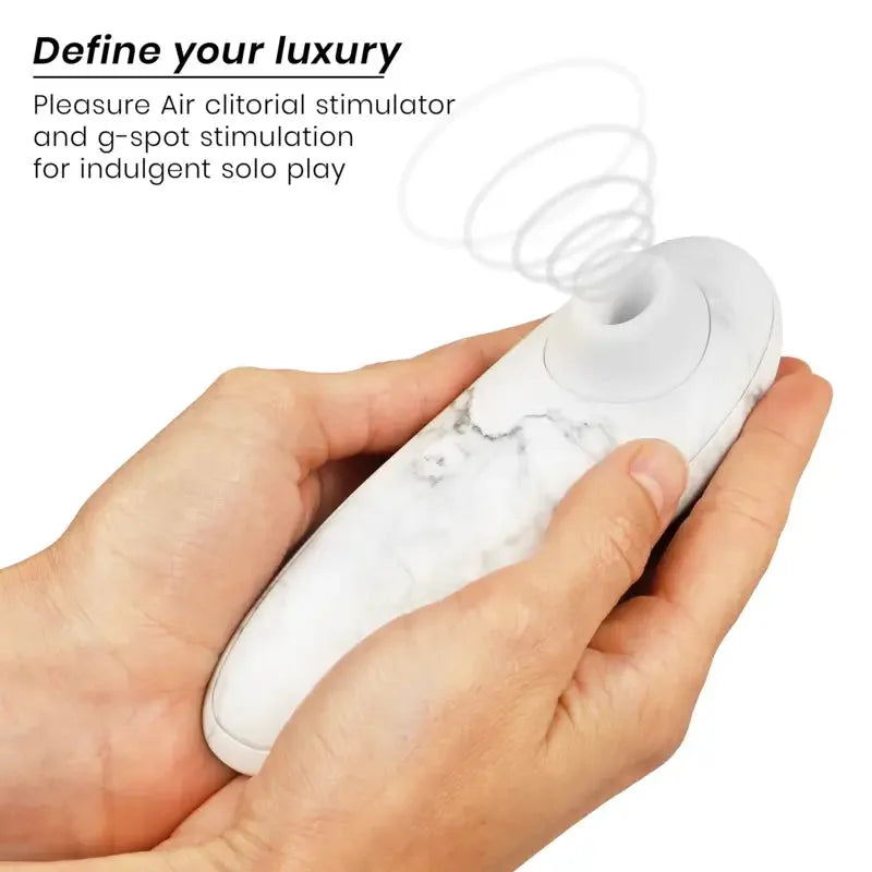Simulateur clitoridien en marbre blanc, luxe sensoriel pour plaisir en solo.