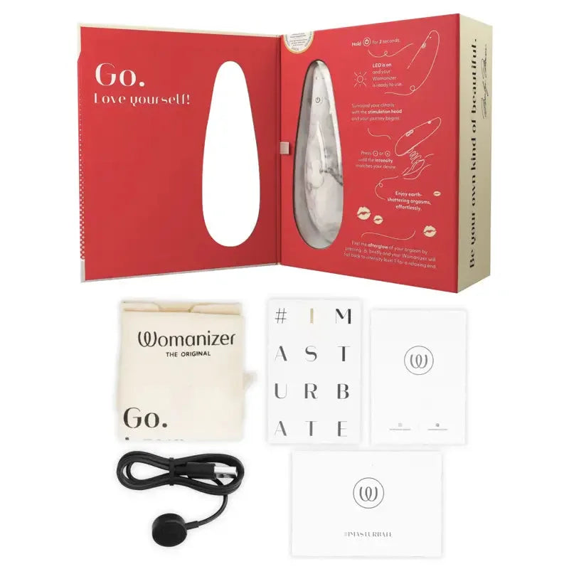 Stimulateur intime Womanizer blanc avec accessoires et emballage élégant.