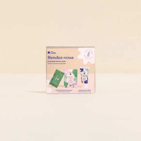 Essentiels intimes bio: serviettes naturelles, lingettes fraîches, lubrifiant naturel. Parfait pour soins quotidiens.