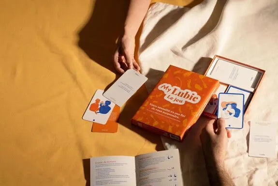Jeu de cartes érotique pour couples, stimulez votre intimité et votre complicité avec des défis amusants et sensuels.