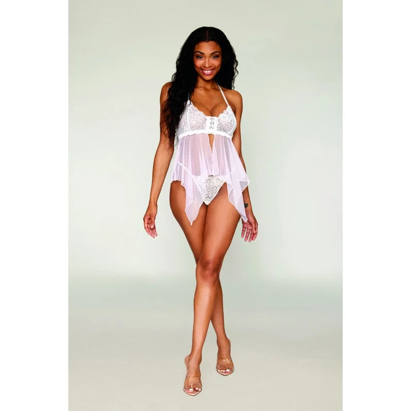 Babydoll et string en résille et dentelle blanche