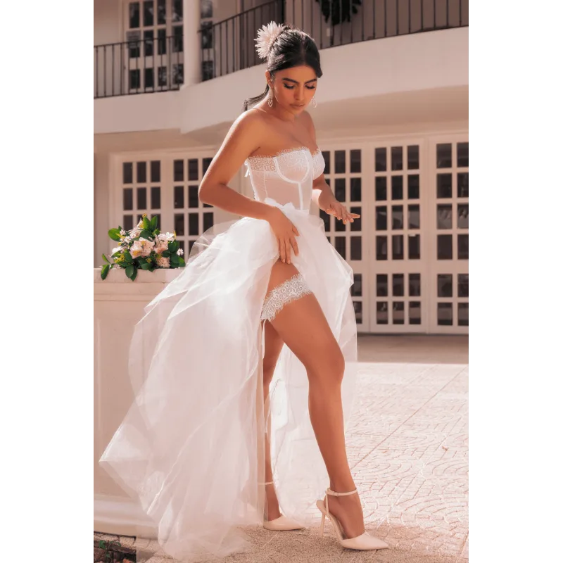 Ensemble 4 pièces blanc, bustier, string et 2 jarretières