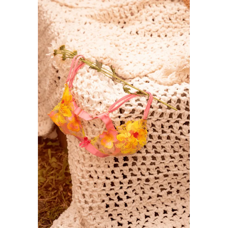 ensemble-lingerie-rose-et-jaune-en-maille-transparente-brodee-mapale