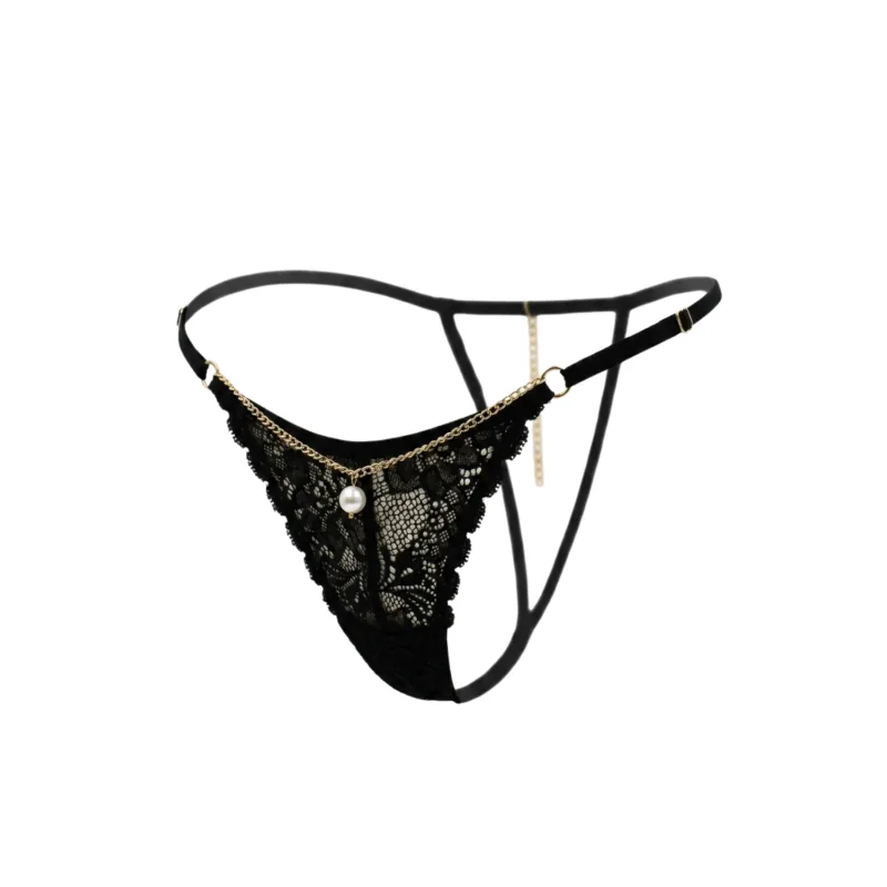 String noir en dentelle avec bijou et chaîne dorée