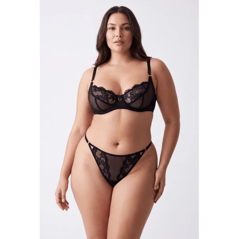 Tanga noir en dentelle avec bijou losanges dorés