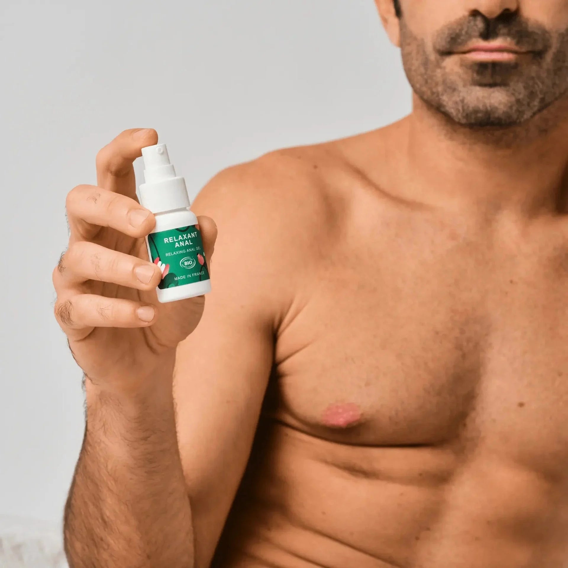 Spray relaxant intime bio, idéal pour le confort anal. Formule naturelle, packaging discret.